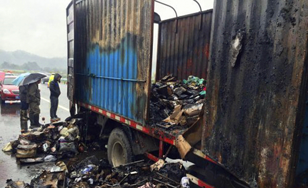 澎湃联播|你追我，如果你追到我，嘿嘿嘿