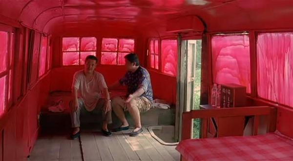 高手云集的废旧巴士改造界，锯个车头都不算啥事儿