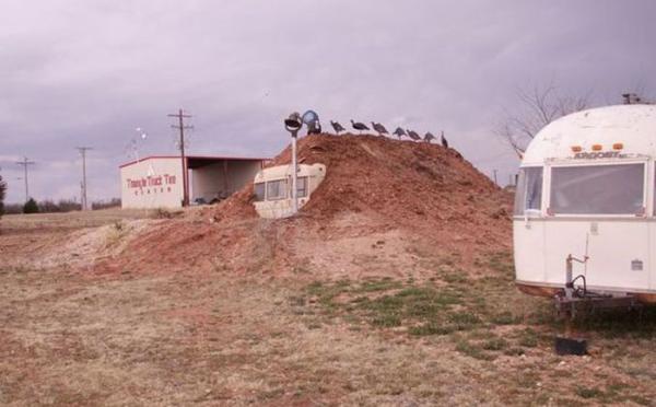 高手云集的废旧巴士改造界，锯个车头都不算啥事儿