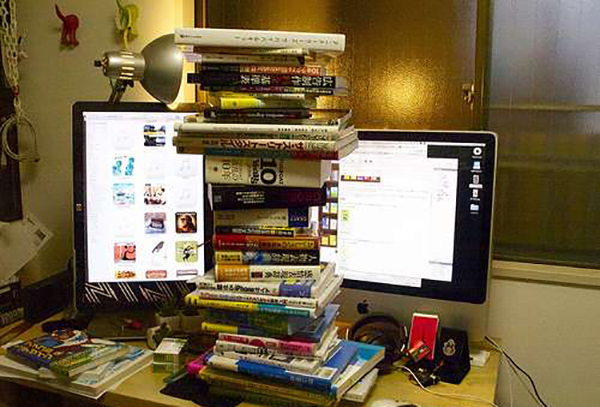 桌子乱七八糟的人却是完美主义者？