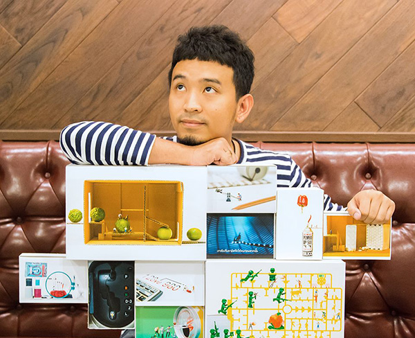 为向吉卜力致敬，他创造了一个超现实的微观世界