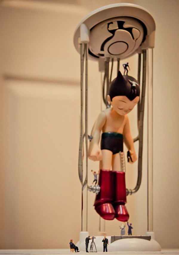 为向吉卜力致敬，他创造了一个超现实的微观世界