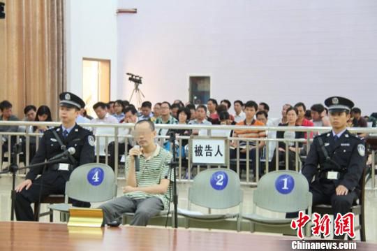 广西一计生干部以办二胎证为名骗取他人数十万元受审