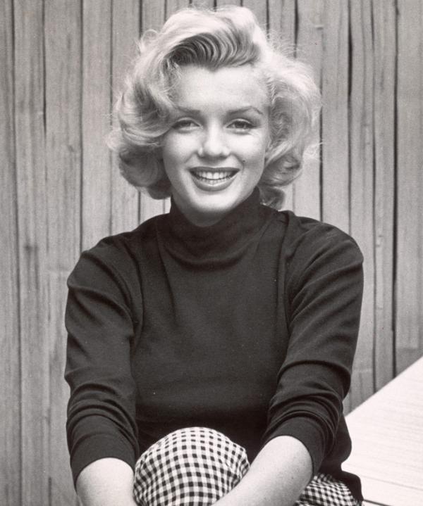 天冷了，身材丰满的女性该不该穿高领？