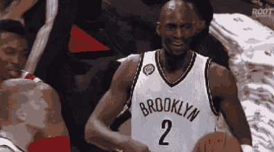 昔日第一中锋霍华德如何自我救赎？抱着蛇睡寓意“蜕变”？