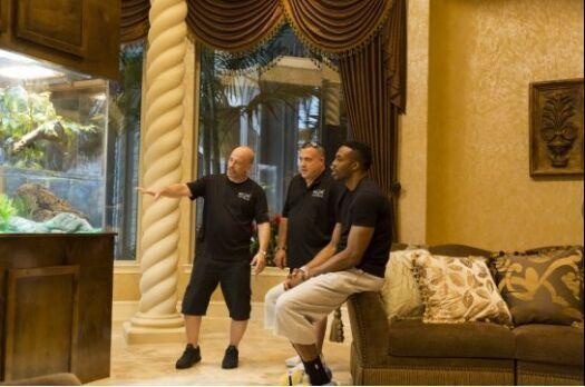 昔日第一中锋霍华德如何自我救赎？抱着蛇睡寓意“蜕变”？