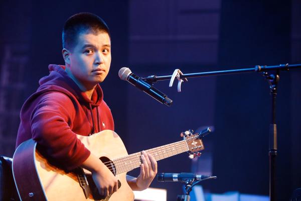 开讲座的马頔很可爱，但思维有点短