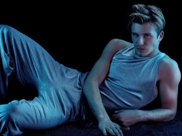 这些年，我们看着小贝的脸长大