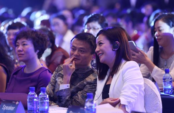 今年在股市已轻松赚了15亿港元，赵薇：我的主业还是演员