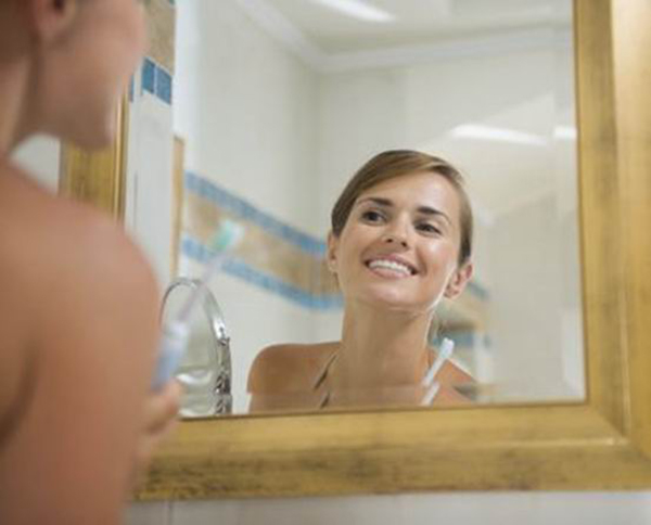 哭泣、亲吻、纠结……当你在做这些事时，请让孩子看见