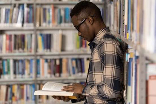 哭泣、亲吻、纠结……当你在做这些事时，请让孩子看见