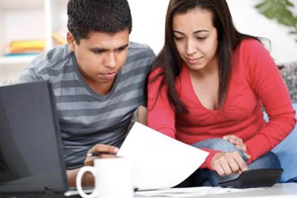 哭泣、亲吻、纠结……当你在做这些事时，请让孩子看见