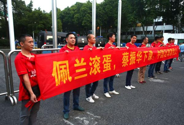 恒大遮不住中国足球之羞，它恰恰印证了行政管理足球的失败