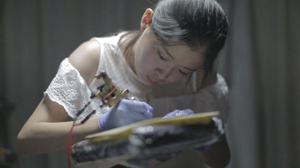 荣耀少年湃丨90后纹身师：进纹身店的不一定是坏小孩