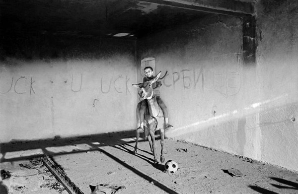 眼光| 你不能在一夜之间组建阿尔巴尼亚，一千零一夜也不能