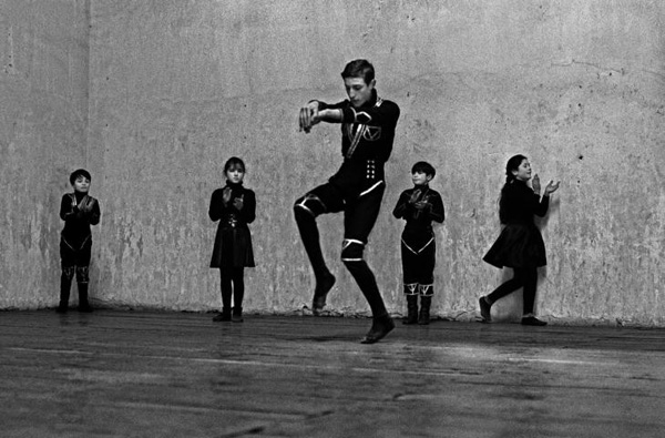 眼光| 你不能在一夜之间组建阿尔巴尼亚，一千零一夜也不能