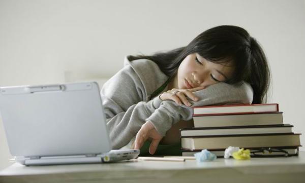 平视|别让孩子“伤”在作业上