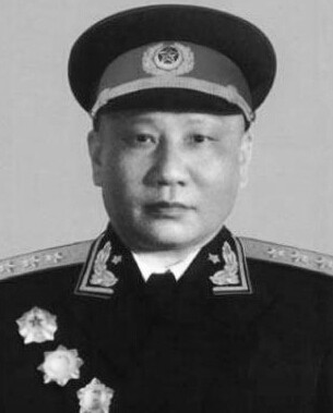 开国战将秘闻：徐海东“没有官瘾”，王震怒斥“首长厕所”