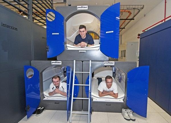 为了在办公室里睡一觉，上班狗们容易吗！