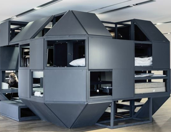 为了在办公室里睡一觉，上班狗们容易吗！