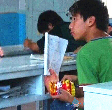 澎湃联播|英国首相卡梅伦展示教科书式的偷吃