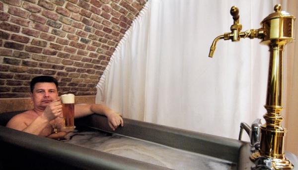 用蛇按摩洗啤酒浴，最另类的八种Spa，你敢试试吗？