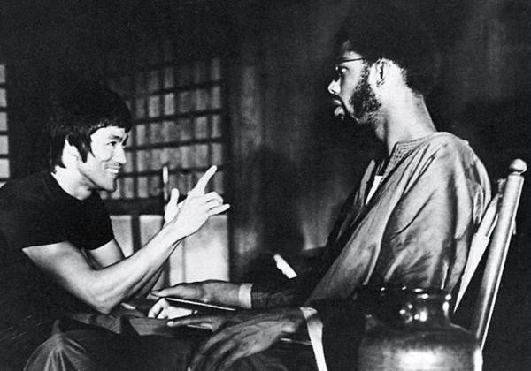 科比推特纪念李小龙诞辰，这些巨星原来都是李小龙“死忠粉”