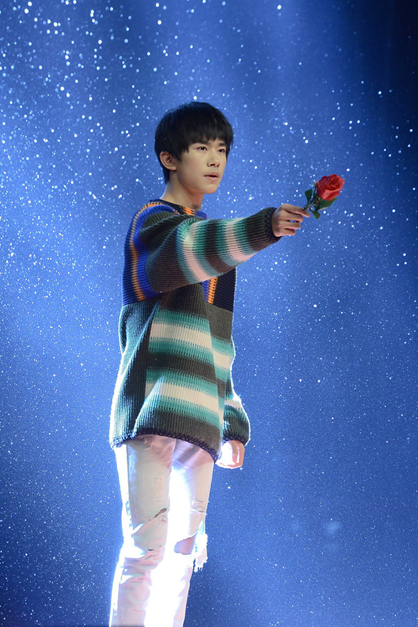 娱评｜你知道昨天有个叫易烊千玺的少年过15岁生日吗