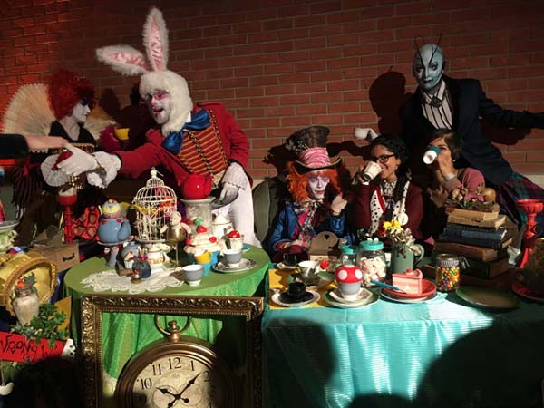 看展览| 跟随150岁的爱丽丝，开启一场艺术仙境的漫游