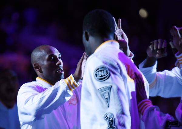 世界上最凄凉的终老，科比谢幕于一支被摧毁的球队