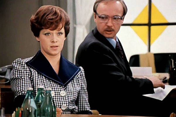 冯宪珍韩童生要在舞台上演苏联老电影《办公室的故事》