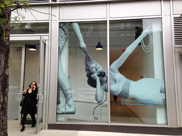 视界|身价不菲的黑人橄榄球运动员，遇到棉花田里劳作的祖先