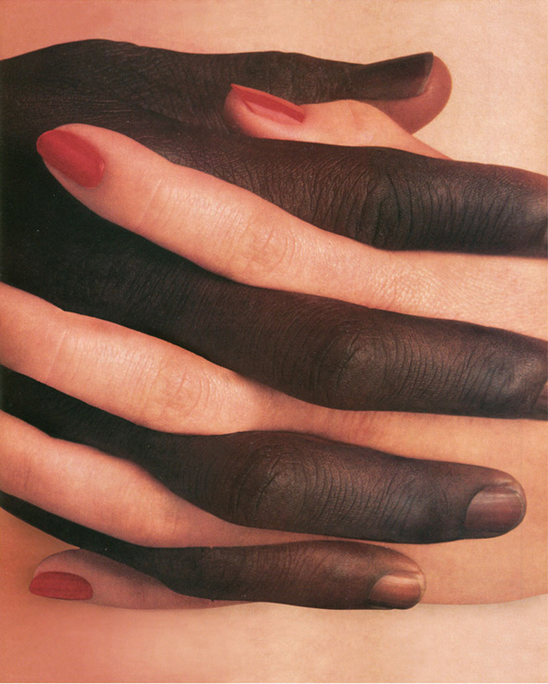 视界|身价不菲的黑人橄榄球运动员，遇到棉花田里劳作的祖先