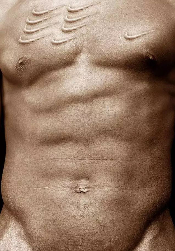 视界|身价不菲的黑人橄榄球运动员，遇到棉花田里劳作的祖先