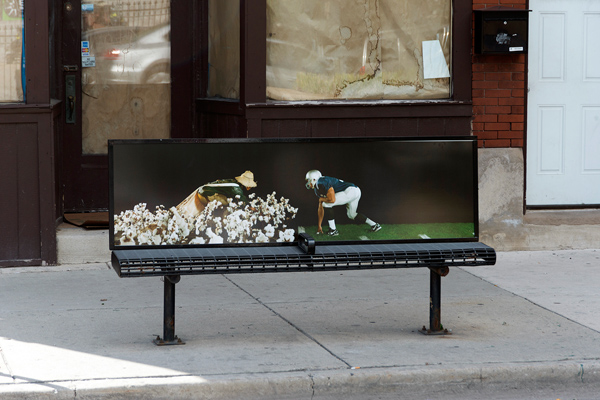 视界|身价不菲的黑人橄榄球运动员，遇到棉花田里劳作的祖先