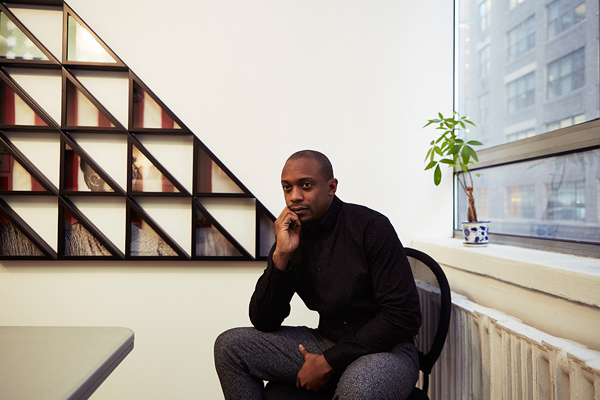 视界|身价不菲的黑人橄榄球运动员，遇到棉花田里劳作的祖先