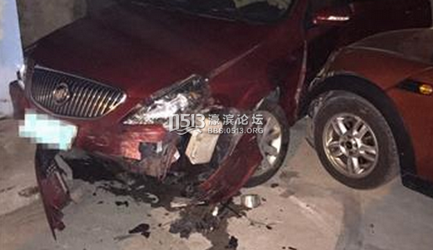 原配开宝马撞小三别克