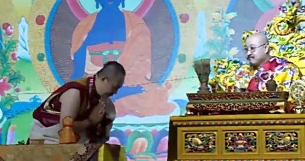 从张铁林坐床事件看藏传佛教史上的认证纷争