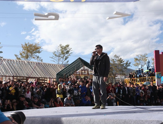 李亚鹏再战地产圈，约会碧桂园与前女首富一起玩跨界