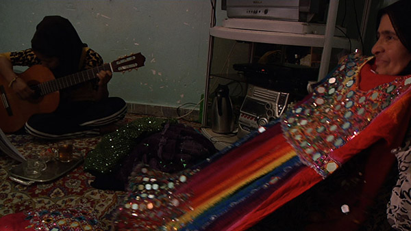 断片| 被禁止歌唱，她硬是用说唱打破了“娃娃新娘”的宿命