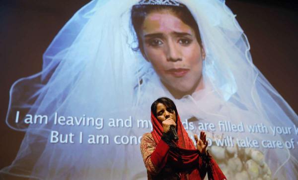 断片| 被禁止歌唱，她硬是用说唱打破了“娃娃新娘”的宿命