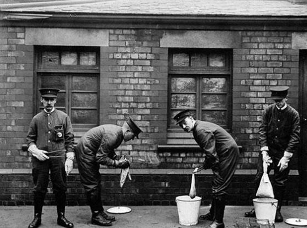 捕鼠人、闹铃人和点灯人……6种你闻所未闻的职业