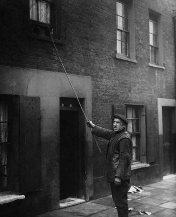 捕鼠人、闹铃人和点灯人……6种你闻所未闻的职业