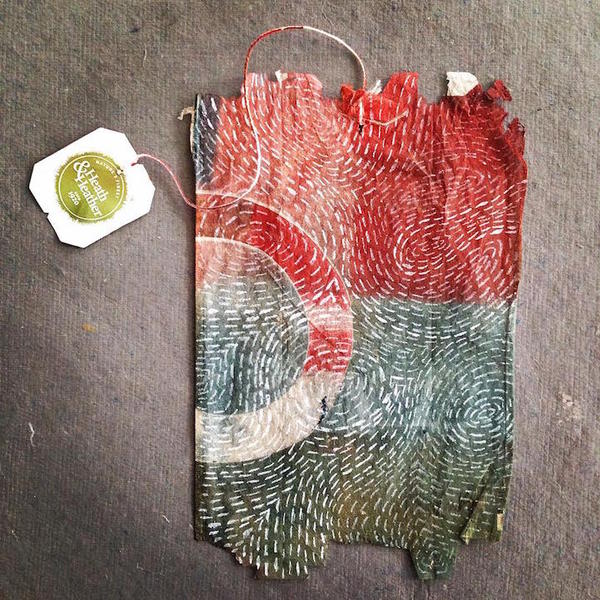 在她的笔下，喝过的茶包成了最美的画