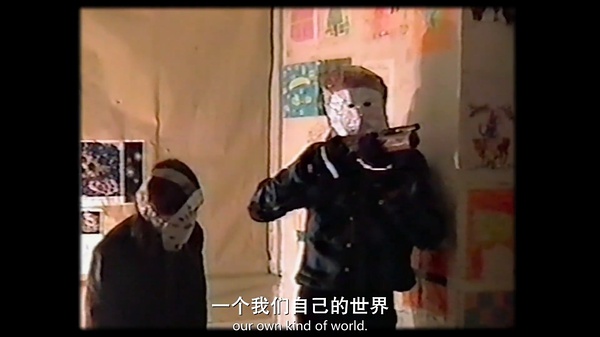 纽约有对父母把孩子们关到快成年，教育主要靠电影……