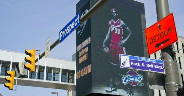 詹姆斯得到耐克5亿“终身合同”，他必须要谢谢库里