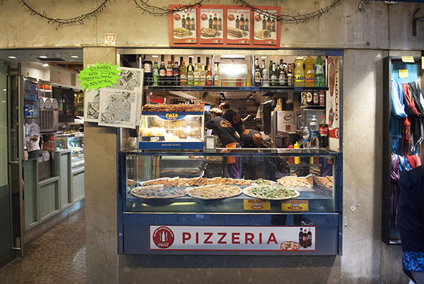 在威尼斯，看看游客