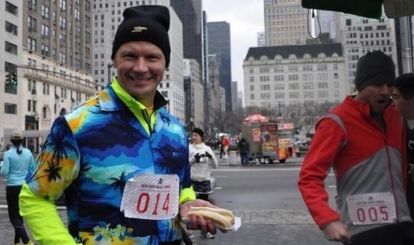 “恐怖片”演到马拉松赛道，有她陪跑大家都更快了呢