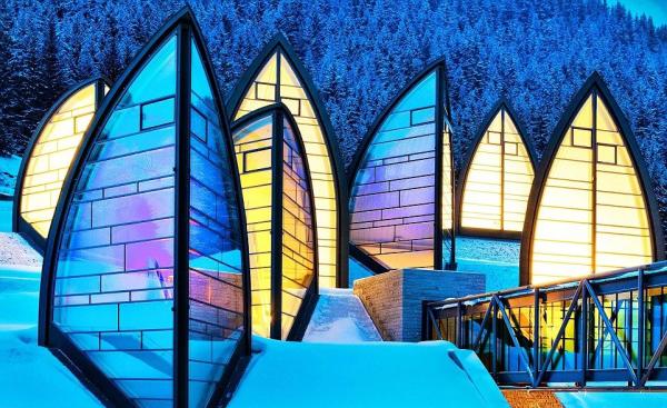 全世界最前卫奇特的滑雪小屋，跟詹姆斯·邦德一起去野