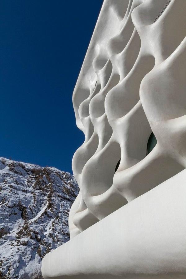 全世界最前卫奇特的滑雪小屋，跟詹姆斯·邦德一起去野